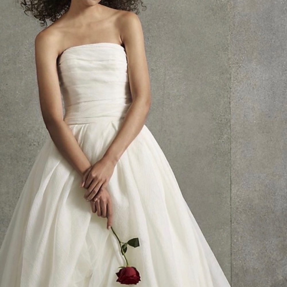Vera wang mermaid wedding dress